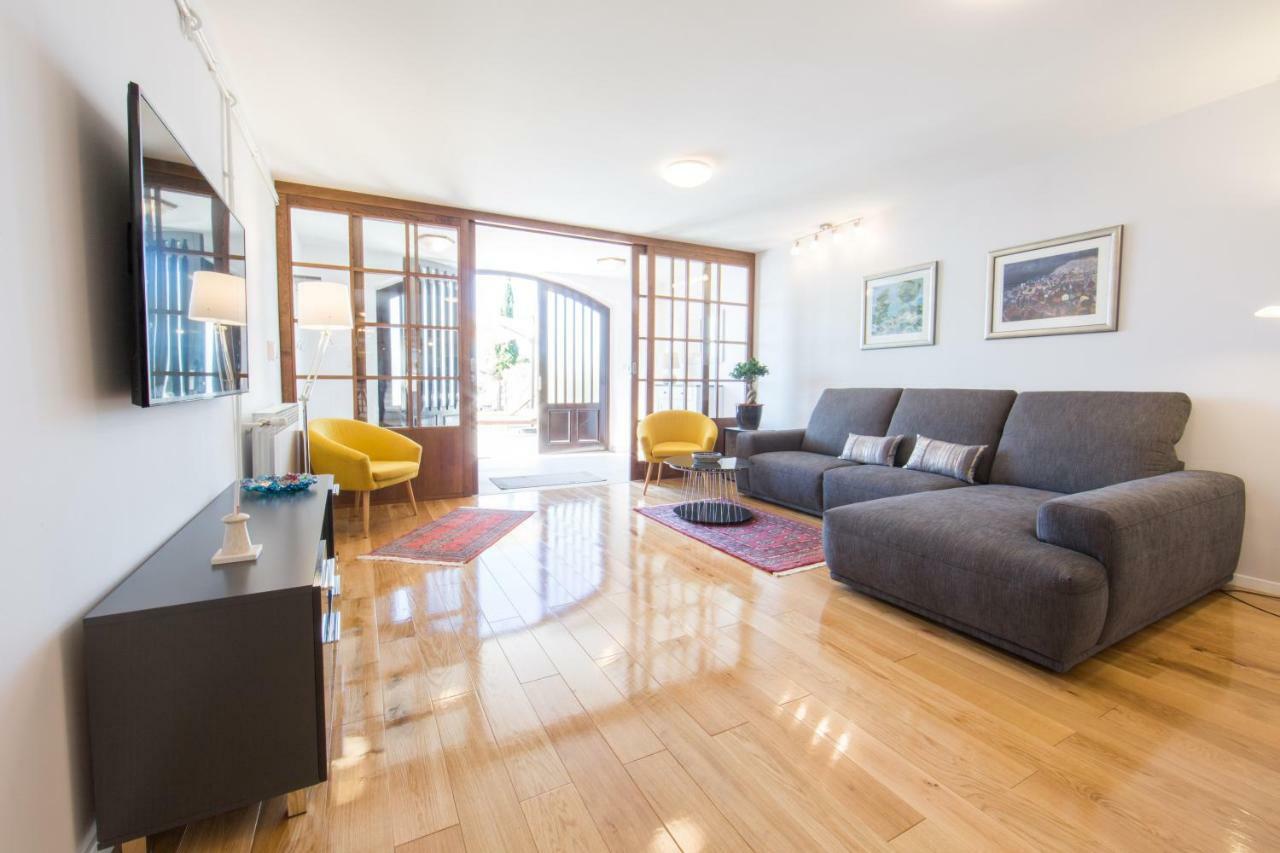 Melody M Apartment With Private Pool Split Bagian luar foto