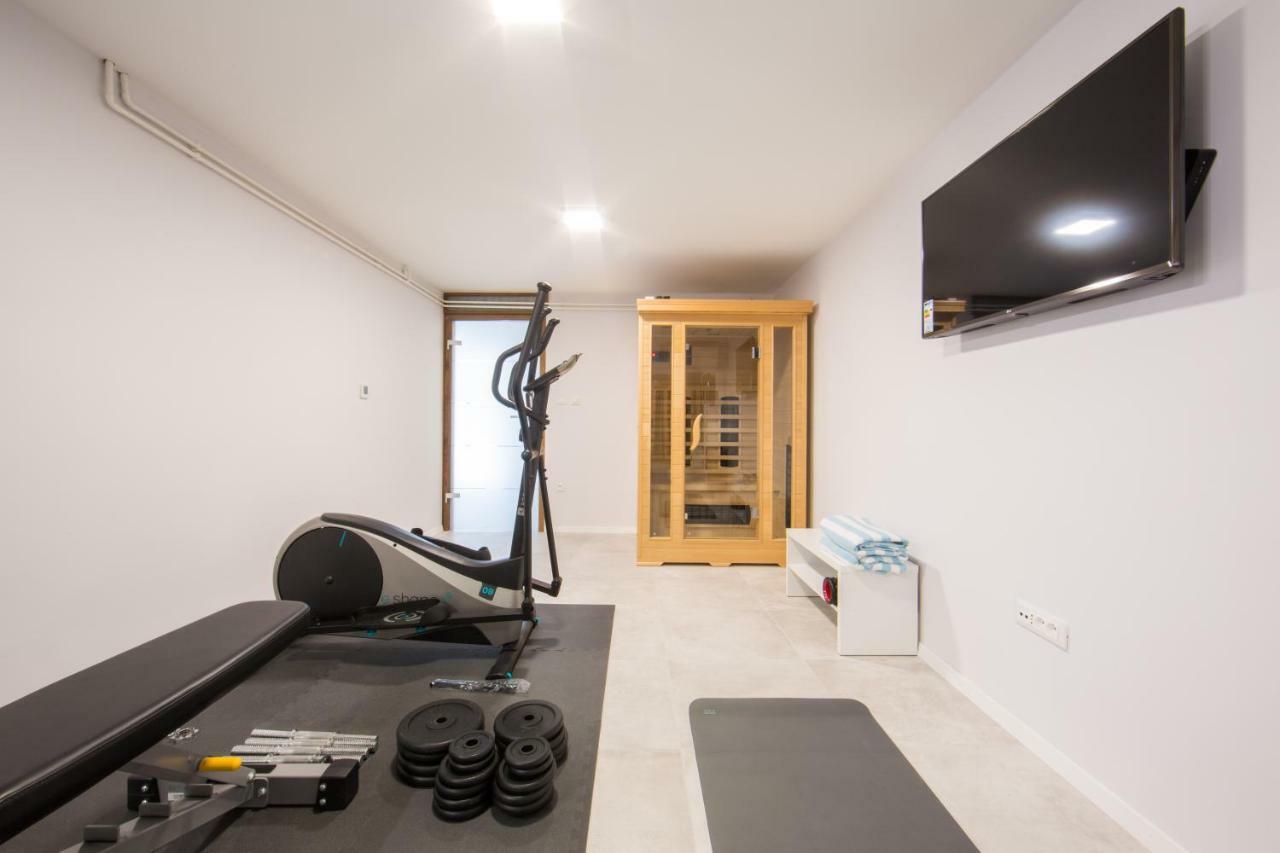 Melody M Apartment With Private Pool Split Bagian luar foto