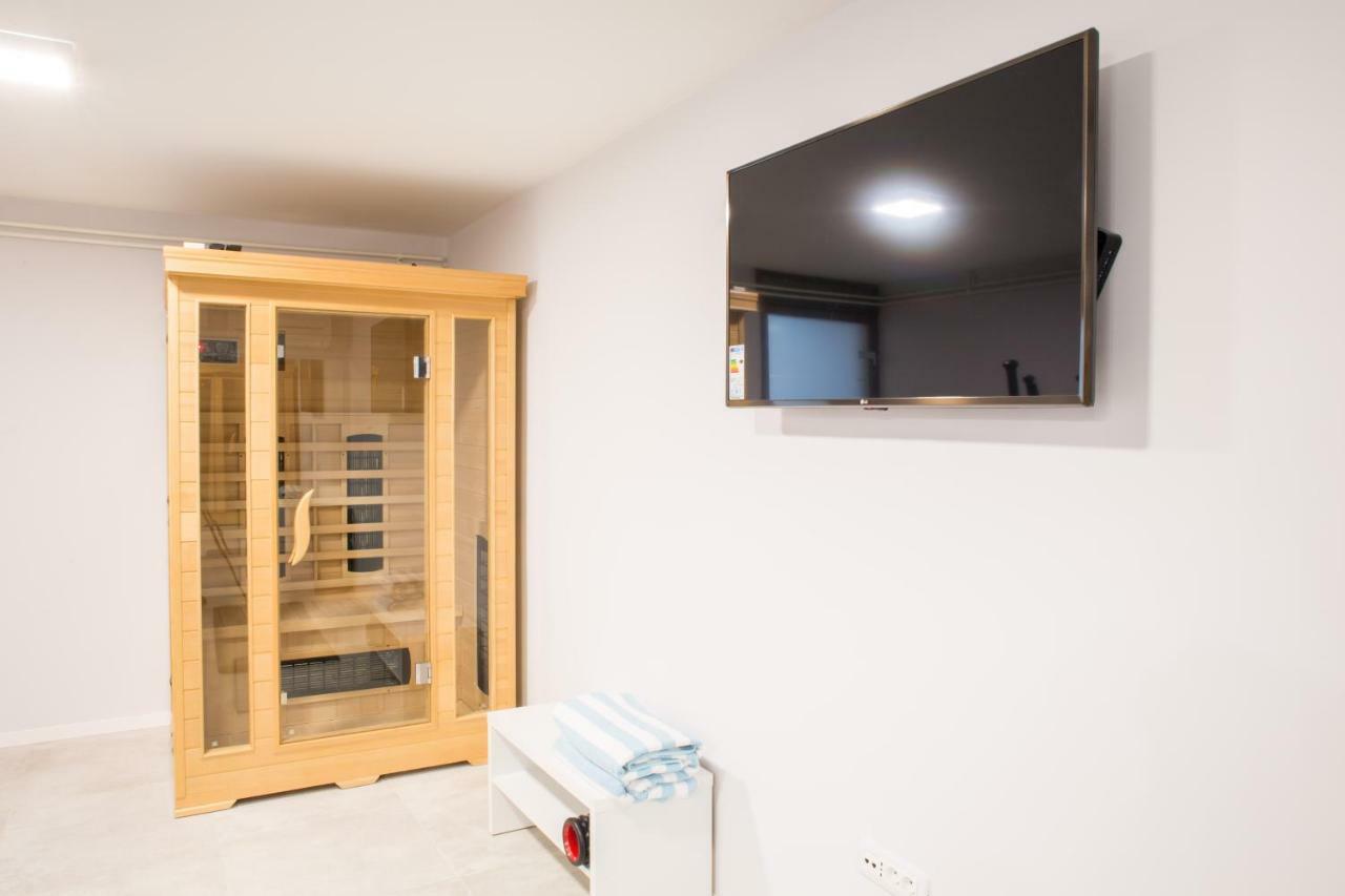 Melody M Apartment With Private Pool Split Bagian luar foto